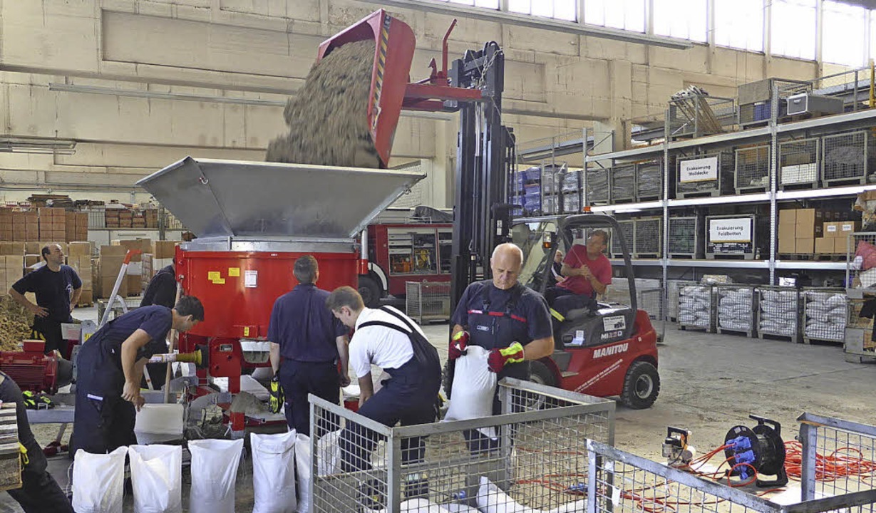 Bis zu 1000 Scke in einer Stunde knn...ieser Anlage mit Sand gefllt werden.   | Foto: Volker Mnch