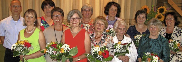 Gruppenfoto bei der Feierstunde zum 60...ehen der Dorfhelferinnen in Mnstertal  | Foto: Manfred Lange