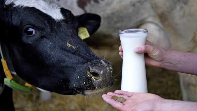 Es kommt wenig rum bei der Milch.   | Foto: dpa