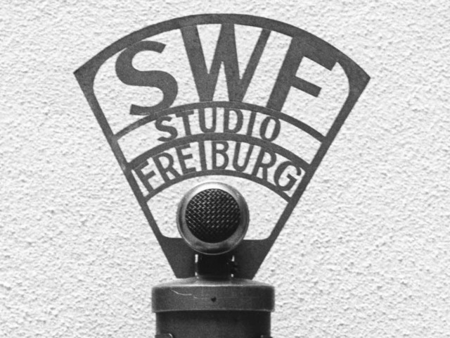 Ein Kondensator-Mikrofon des damaligen...m SDR zum neuen Sdwestrundfunk (SWR).  | Foto: SWR