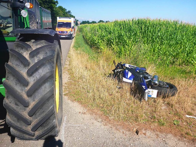 Unfall zwischen Motorrad und Traktor  | Foto: Polizei