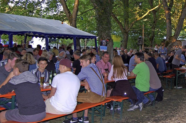 ...&#8197;und in Luttingen spendeten die Nussbume Schatten.   | Foto: Dramac