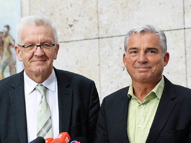 Thomas Strobl, rechts, neben Winfried Kretschmann  | Foto: dpa