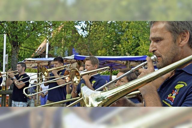 Drei Tage Schlossfest in Kirchzarten mit Musik, Zirkus Harlekin fr Kinder und Jugendliche und Entenrennen