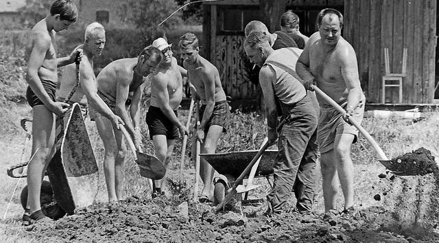 Als man in Emmendingen noch zusammenar...leten in  Handarbeit im Sommer 1966.    | Foto: Armin E. Mller