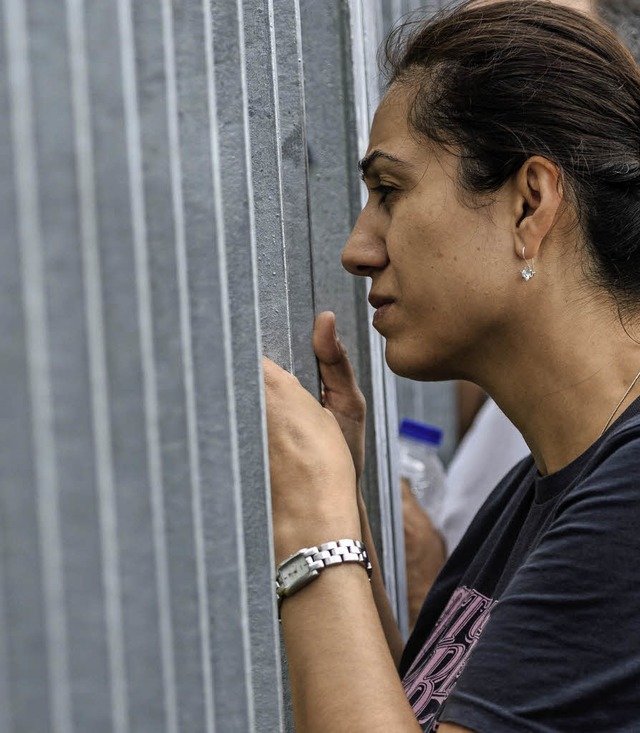 Frau eines Inhaftierten vor dem Justizpalast  in Istanbul   | Foto: AFP