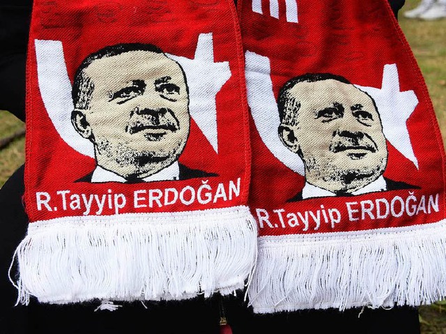 Nach dem Putschversuch greift Erdogan hart durch.  | Foto: dpa