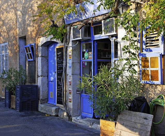 Gemtlich: Dorfcaf in der Provence   | Foto: Claudia Diemar