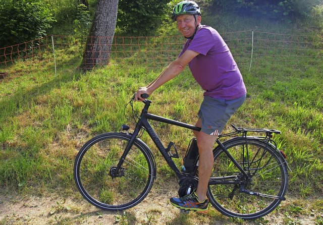 Glcklich auf seinem E-Bike ist Heinri...der Ortsvorsteher von Schlchtenhaus.   | Foto: Poppen