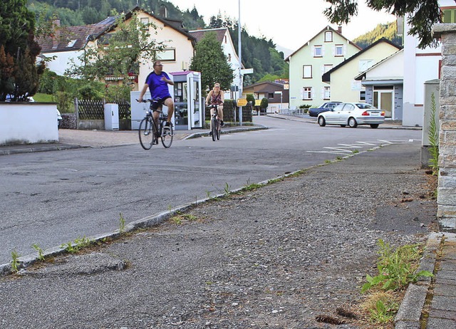 Problem fr Menschen mit Rollator: der... Bergwerkstrae/Ecke Mitteldorfstrae   | Foto: anja bertsch