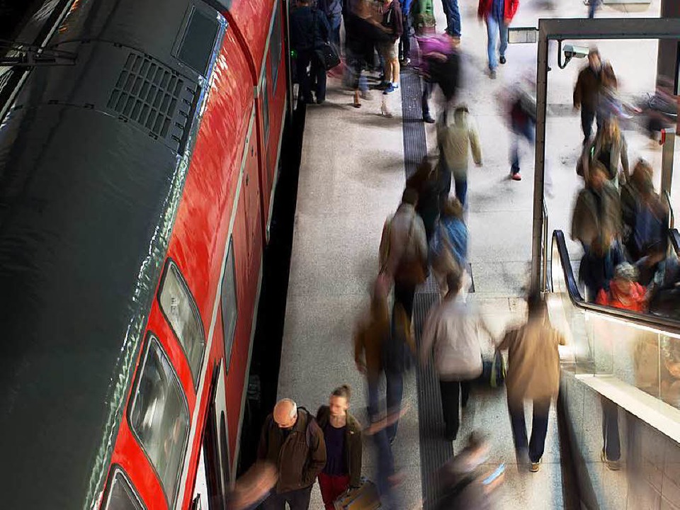 Verkehrt knftig fter: Regiozug auf der Rheintalbahn.  | Foto: dpa