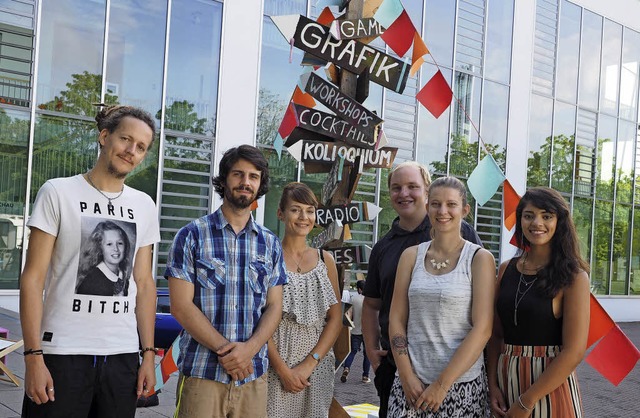 Sie haben die Werkschau organisiert (v... Linder, Ruth Breuer und Latifa Flaga.  | Foto: Susanne Gilg