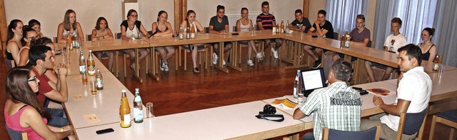 Die erste Merdinger Jugendversammlung ... Jugendlichen an der Gemeindepolitik.   | Foto: Mario Schneberg