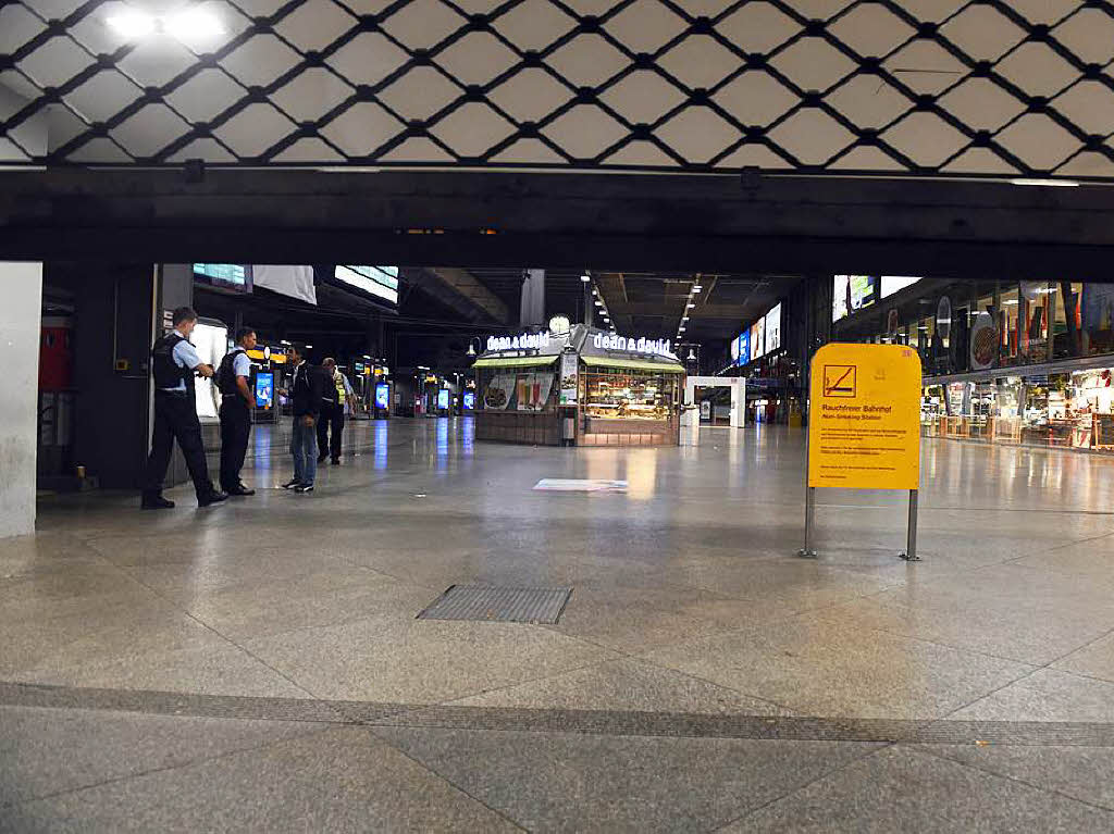 Freitag: Der Mnchener Hauptbahnhof ist fast vllig gerumt.