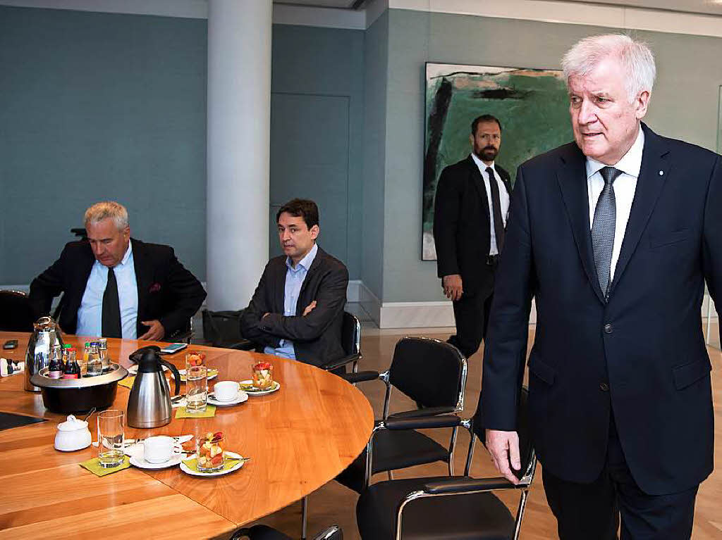 Der bayerische Ministerprsident Horst Seehofer kommt am Samstag zur Sondersitzung seines Kabinetts.