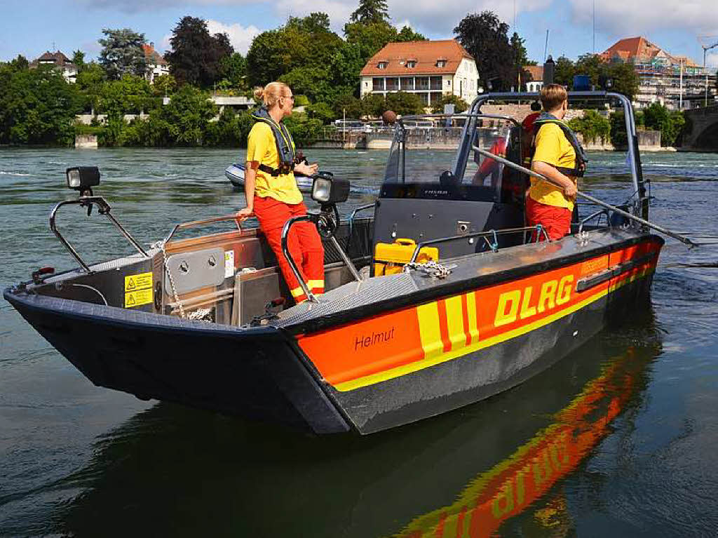 Die DLRG berwachte die Sicherheit der Teilnehmer vom Boot aus.