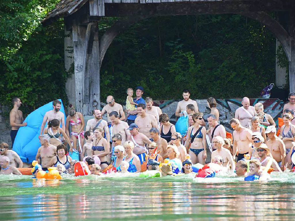 Die einzige Voraussetzung fr die Teilnehmer, sicher schwimmen