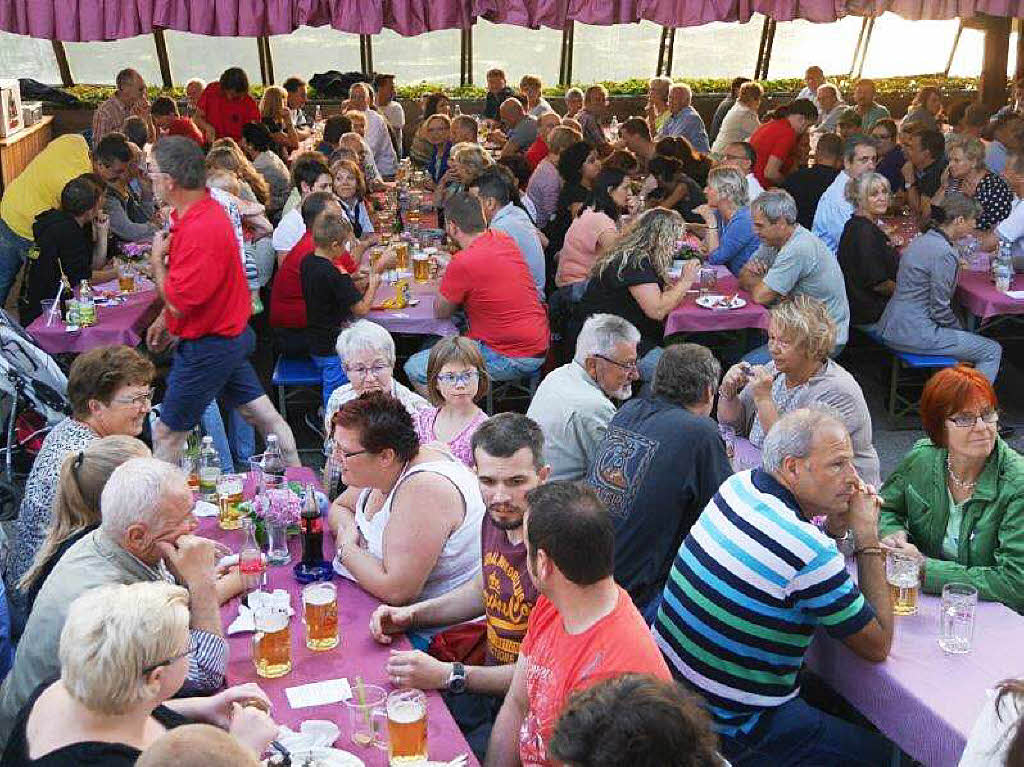 Beim Dorffest in Wallbach und dem Naturparkmarkt war viel geboten. Fotos: Marion Rank