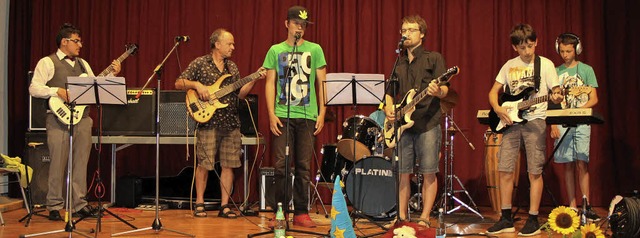 Die neue Schulband sorgte beim Abschlu...gel fr die musikalische Unterhaltung.  | Foto: Helmut Hassler