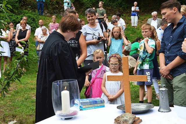 Gro und Klein hatten einen schnen Tag beim Tauffest in Schnau.  | Foto: Edgar Steinfelder