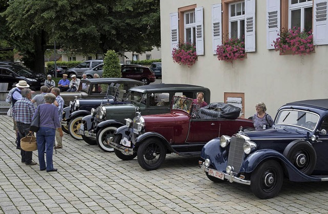 Fahrten mit diesen schnen Oldtimern w...Brgersozialfonds Mllheim angeboten.   | Foto: Volker Mnch