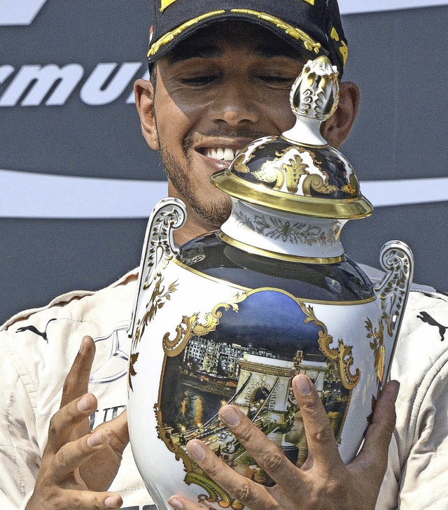 Ein schickes, neues Behltnis fr lose...Lewis Hamilton nun sein eigen nennen.   | Foto: dpa