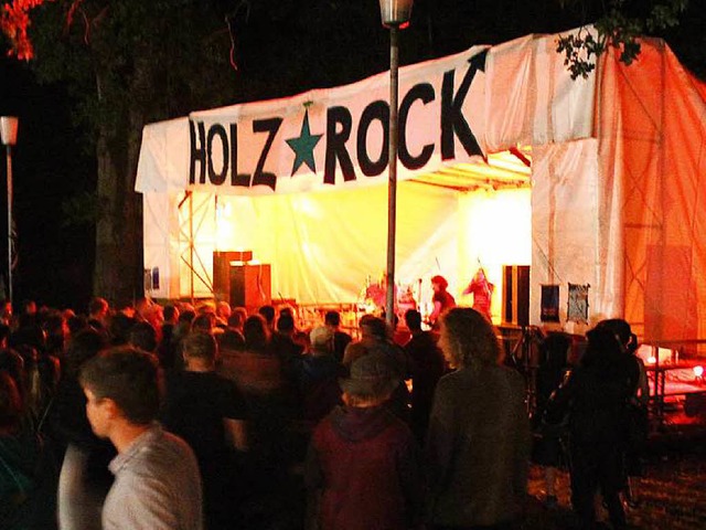 Rappelvoll war es beim Holzrock-Festiv...rme Sommernacht trug zum Gelingen bei.  | Foto: Anja Bertsch