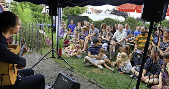 Flamenco in der Gartenstadt: Gitarrist...war Auge in Auge mit seinem Publikum.   | Foto: Rita Eggstein