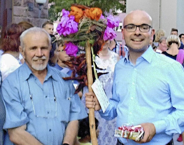 Vikar Dominik Rimmele ( rechts) wurde ... Familiengottesdienstes verabschiedet.  | Foto: michael gottstein