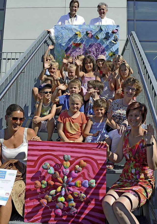 Die Kinder freuen sich, dass ihr Kunstwerk ausgezeichnet wurde.   | Foto: Universittsklinikum Freiburg