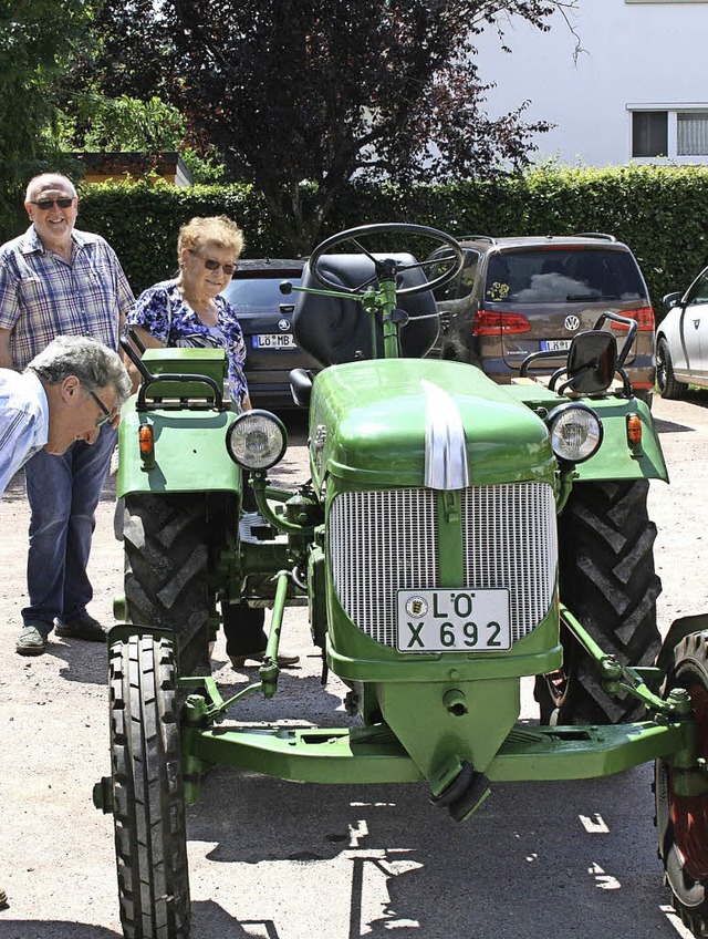 Auch eine Schau mit alten Traktoren gehrte zum Dorffest-Programm  | Foto: Ralph Lacher