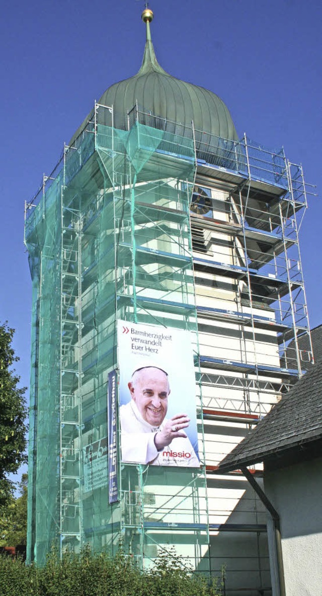 Papst Franziskus ist  in Hinterzarten ...steten Turm der katholischen Kirche.    | Foto: DIETER MAURER