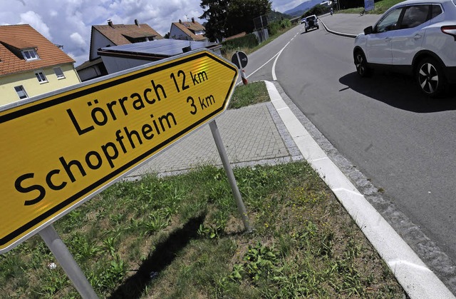 Die L139 zwischen Maulburg und Schopfh...gust eine neue Asphaltdecke bekommen.   | Foto: Robert Bergmann