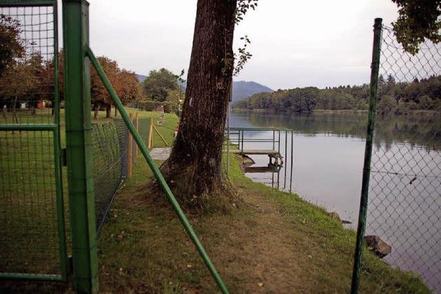 Regierungsprsidium fordert weitere Zune frs Rheinschwimmbad in Schwrstadt