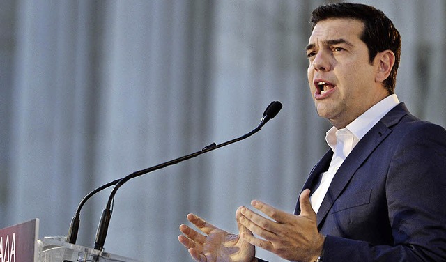 Alexis Tsipras erlutert vor dem Parlamentsgebude seine Plne.   | Foto: afp
