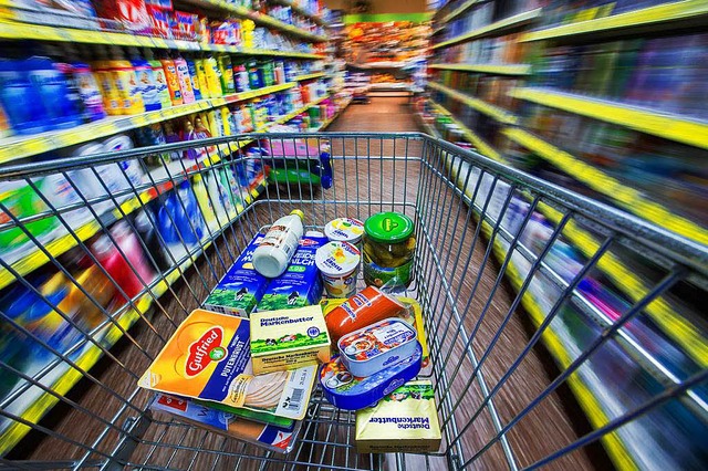 Was kommt in den Einkaufswagen, wenn man eine Lebensmittelunvertrglichkeit hat?  | Foto: dpa