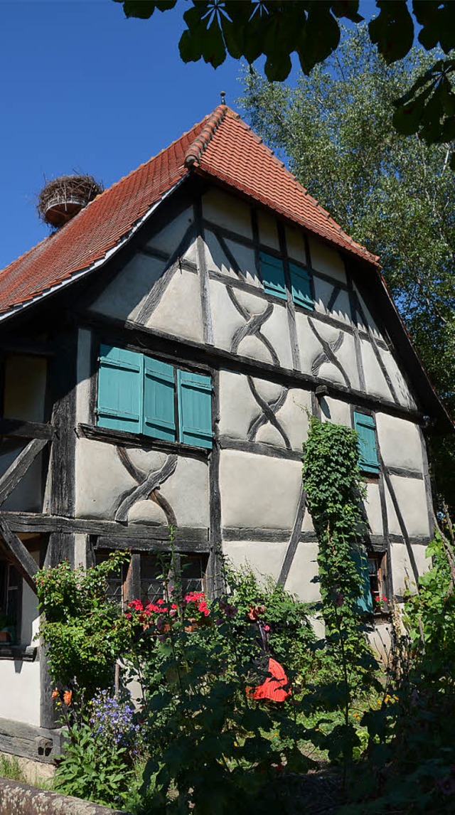Dieses schnieke Haus aus dem Jahr 1682 wurde im comuse wieder aufgebaut.  | Foto: Anita Fertl