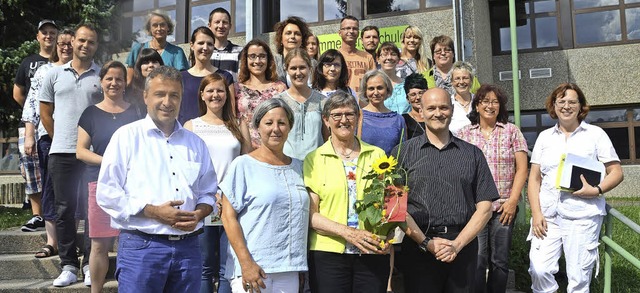 Beim Auszug aus der Sommerberg-Schule ...er nebst dem Lehrerkollegium Spalier.   | Foto: Ralf MOrys