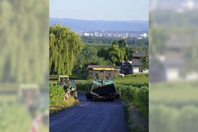 Strae mit Basel-Blick