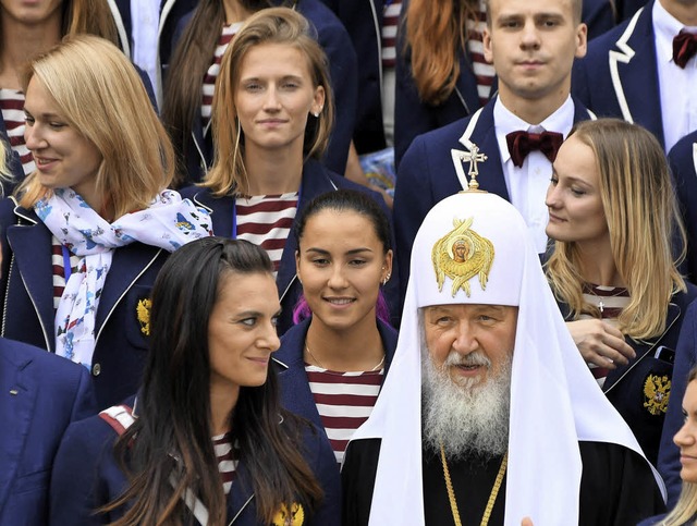 Den Segen der russisch-orthodoxen Kirc...urden vom Weltverband ausgeschlossen.   | Foto: Afp