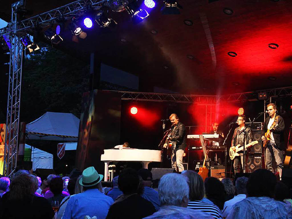 Nik P. und Die Grafenberger beim Open Air im Park