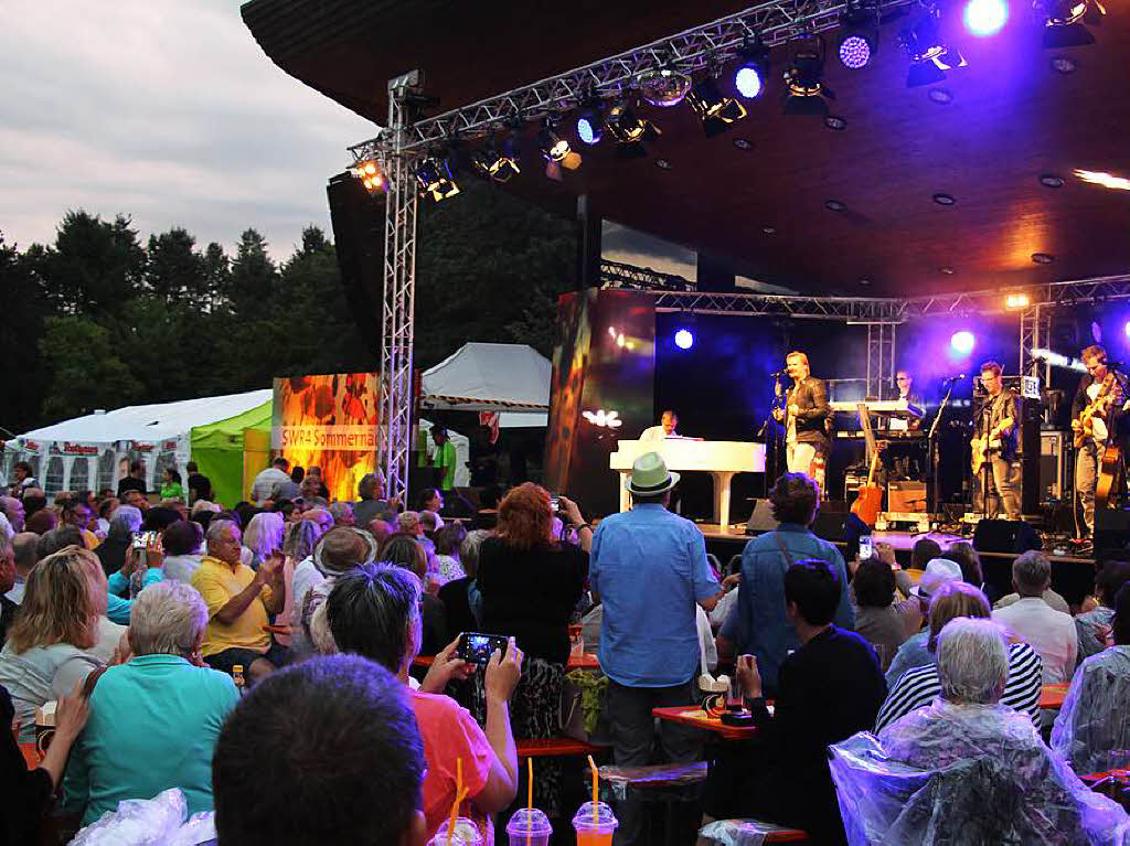 Nik P. und Die Grafenberger beim Open Air im Park