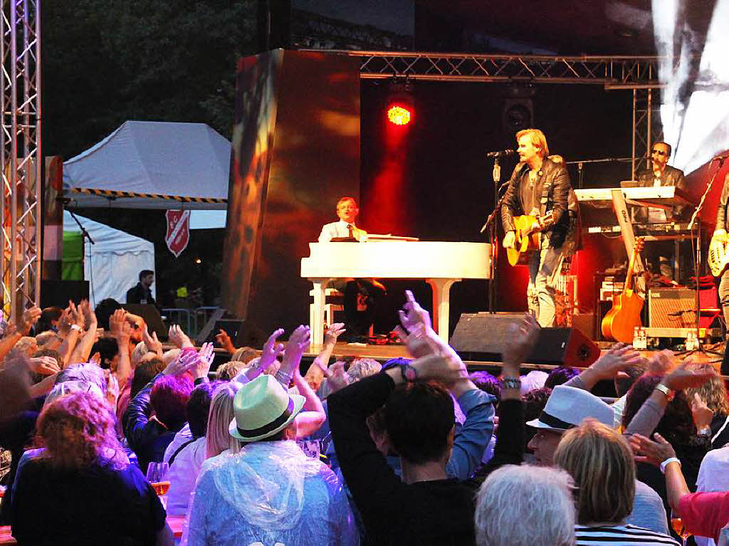 Nik P. und Die Grafenberger beim Open Air im Park