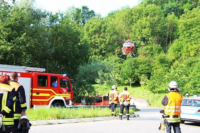 Riskantes berholmanver – Motorradfahrer schwer verletzt