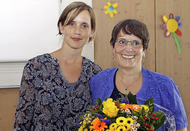 Barbara Heck (links)  verabschiedet Roswitha Lgler.   | Foto: Heidi Fssel