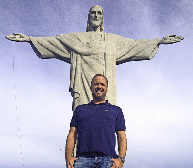 Ren Kbler am Fue des Cristo Redentor ber Rio   | Foto: privat