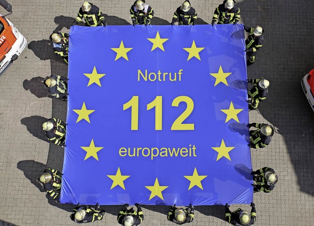 Das Notruf-112-Logo als Sprungtuch   | Foto: Europe Direct Network)