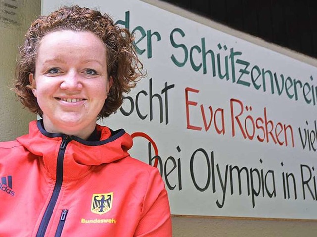 Auch der Schtzenverein Mnstertal ste...er Eva Rsken vor ihrem Olympia-Debt.  | Foto: Matthias Kaufhold