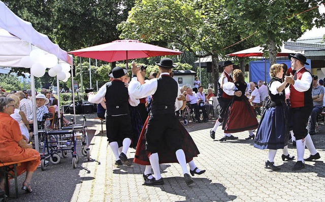 Beim Sommerfest des Pflegestifts Pro C... Bild die Trachtengruppe Hg-Ehrsberg   | Foto: Karl Wittmann