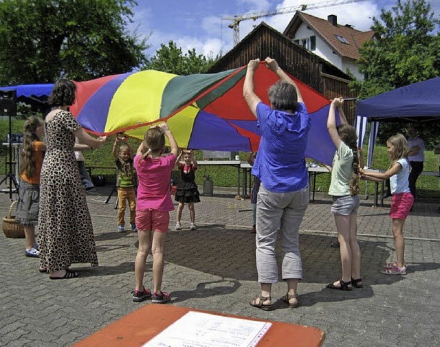 Schwungvoll: Auch die Kinder hatten ih... beim Haus-Frieden-Tag in Hgelberg.   | Foto: ZVG